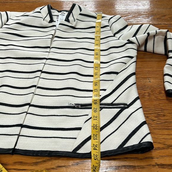 Chico’s Crossover Jacket ecru and black stripe. Size 2 (Medium).  NWT - Picture 10 of 13